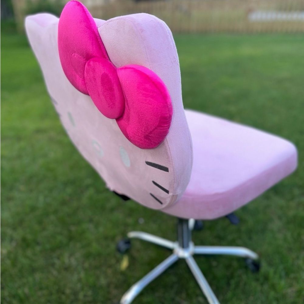Hello Kitty® Kawaii Swivel Vanity Chair - Picture 7 of 9